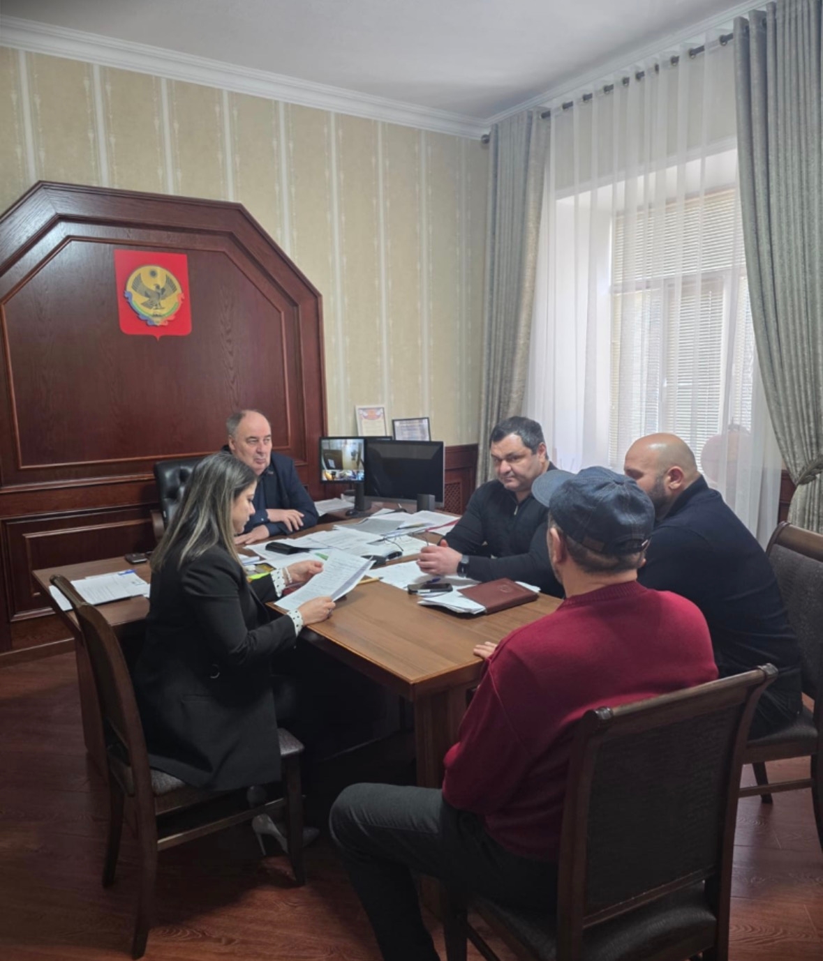 В управлении социальной защиты населения депутат Народного Собрания РД партии «Единая Россия» Руслан Ибрагимов провёл выездной приём граждан.