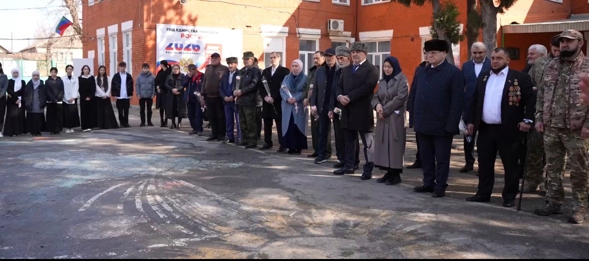 Память навсегда: в средней школе №3 открыли мемориальную доску выпускнику, погибшему на СВО