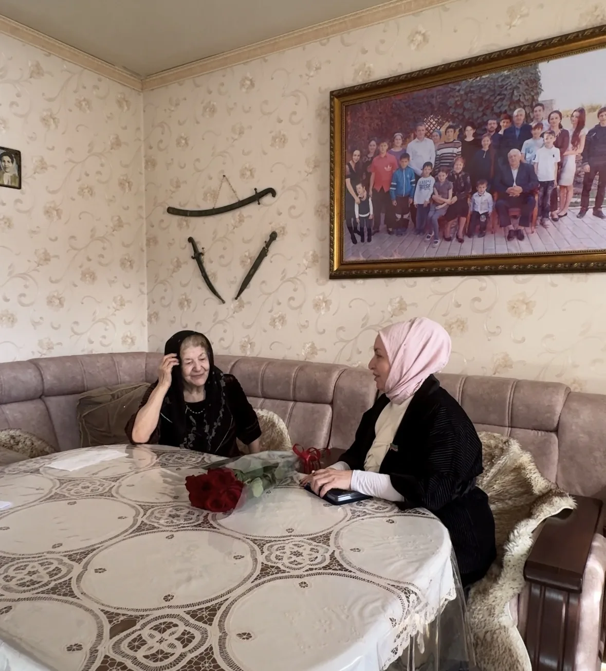 В преддверии 8 Марта сотрудники Территориального управления социальной защиты населения поздравили матерей, воспитавших защитников Отечества