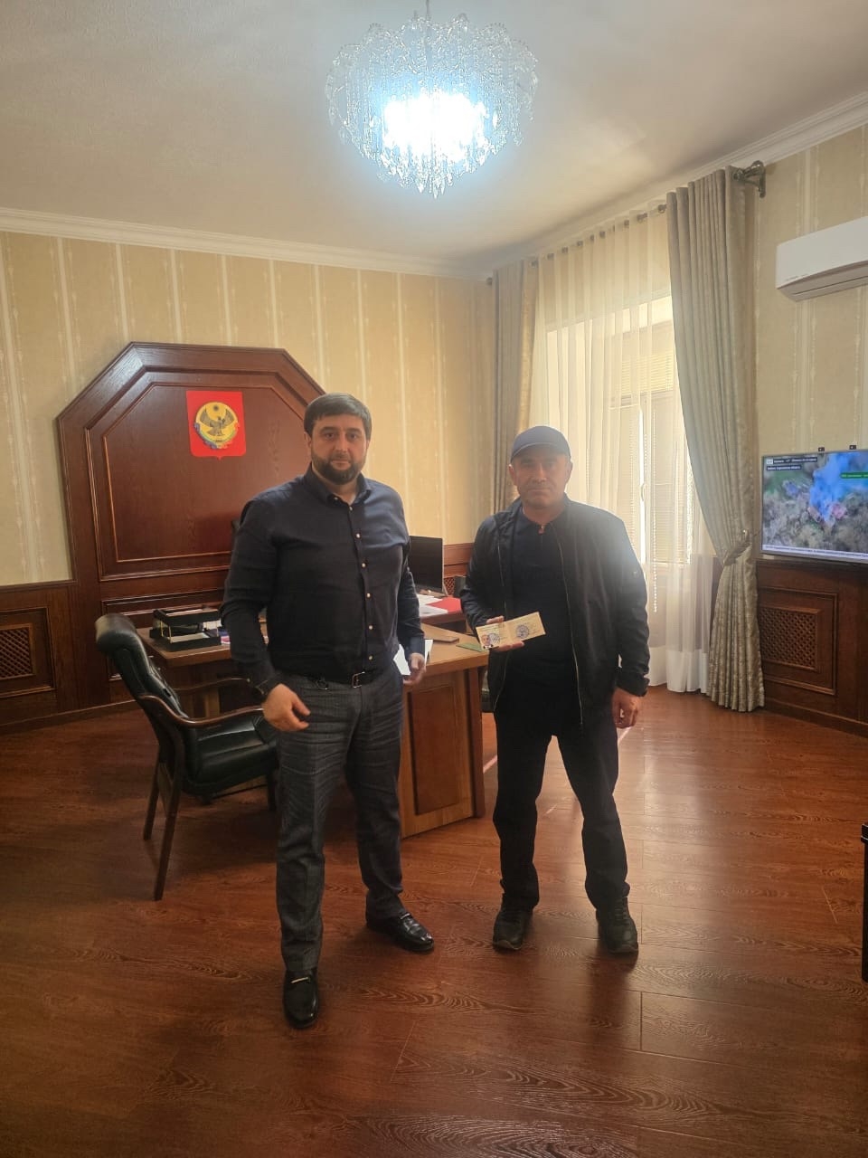 За многолетний труд и преданность делу: новому ветерану труда — заслуженная награда!