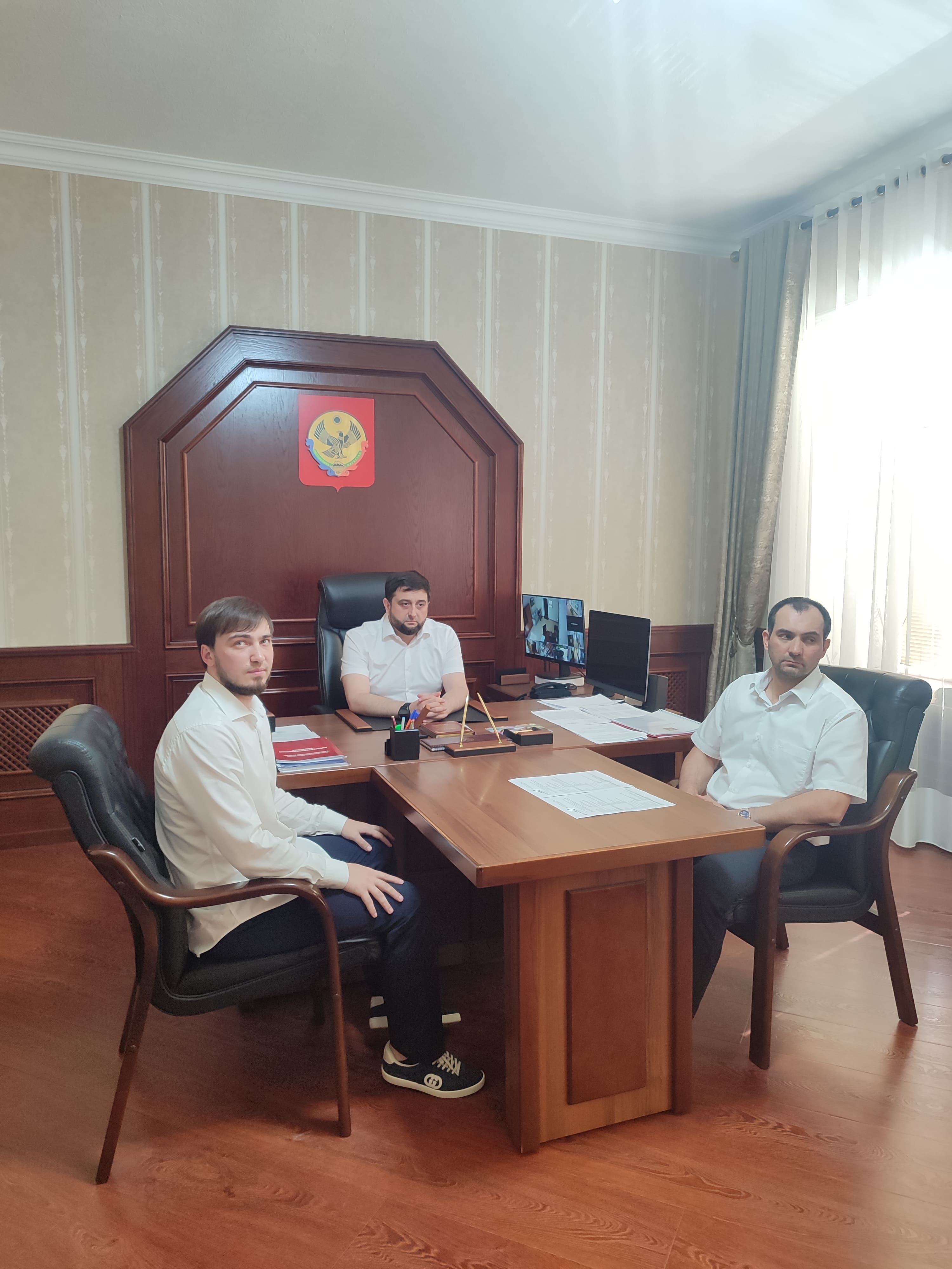 Сегодня в ГКУ РД ТУСЗН города Хасавюрта и Хасавюртовского района состоялась рабочая встреча руководителей Управления и МФЦ  города Хасавюрта.