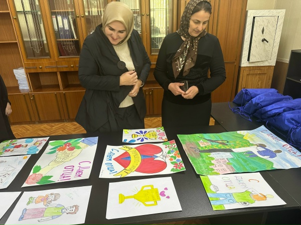 Подарок от сердца - юные художники поздравили пап с праздником