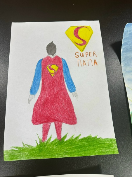 Подарок от сердца - юные художники поздравили пап с праздником