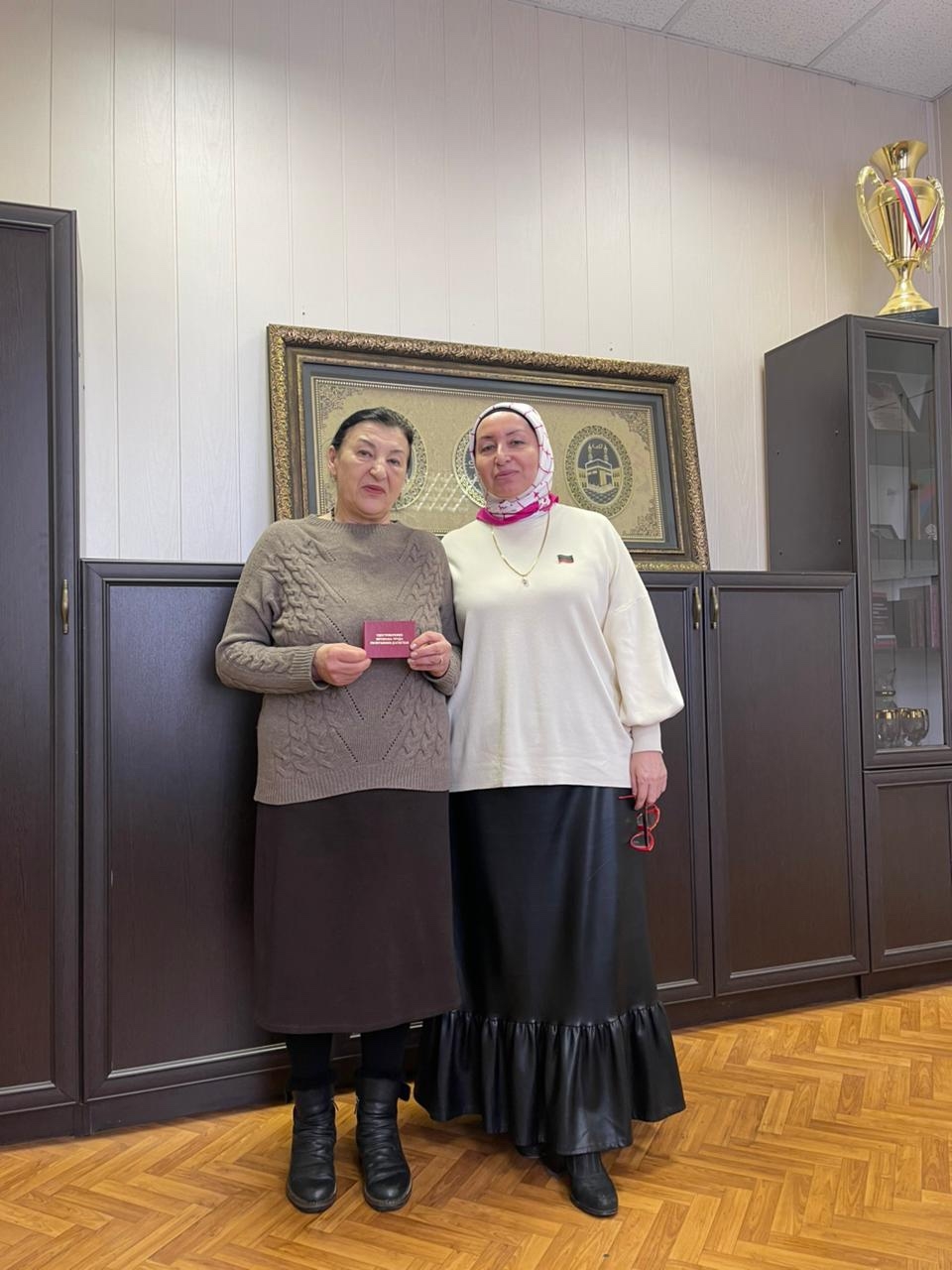 В управлении социальной защиты населения вручили удостоверение Ветерана труда Республики Дагестан.