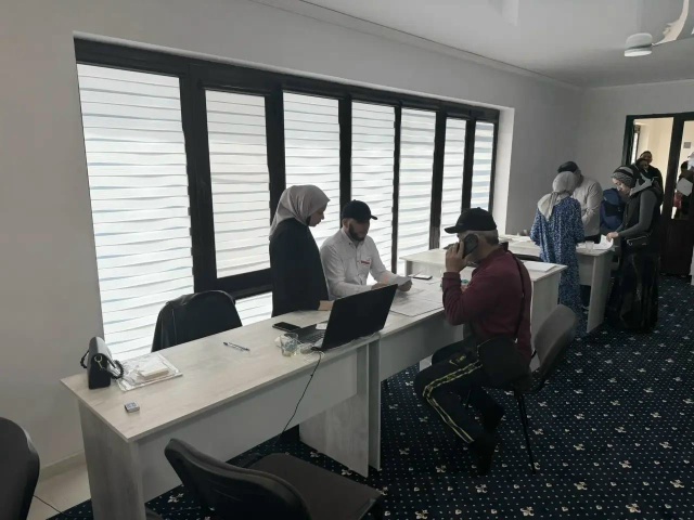 Специалисты территориального управления социальной защиты населения города Хасавюрта и Хасавюртовского района сегодня выехали в село Тутлар, которое пострадало от паводка