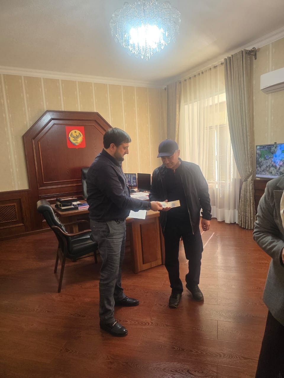 За многолетний труд и преданность делу: новому ветерану труда — заслуженная награда!